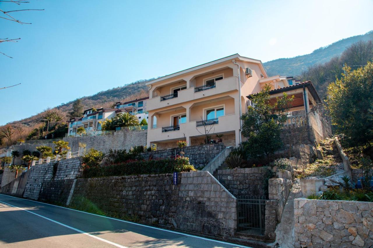 קוטור La Castagna Apartments מראה חיצוני תמונה